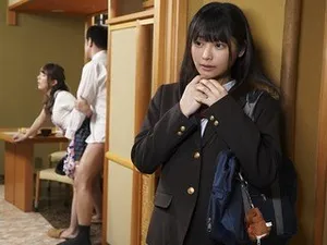 Nữ nhi mới lớn cướp gã chồng của mẹ